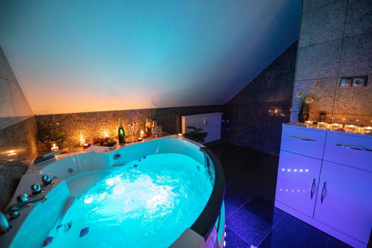 Vip Suite Hotel Heinz Dobris Exterior photo