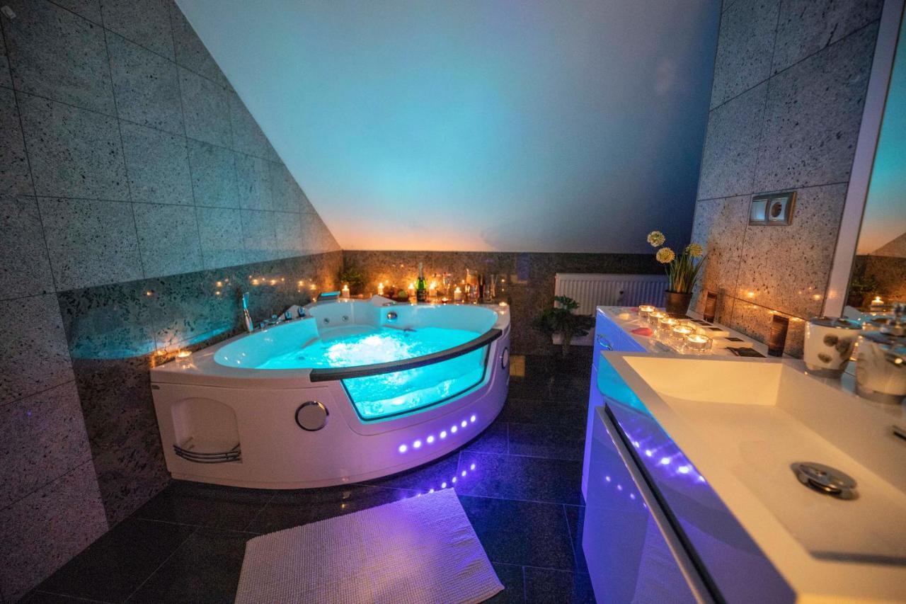 Vip Suite Hotel Heinz Dobris Exterior photo